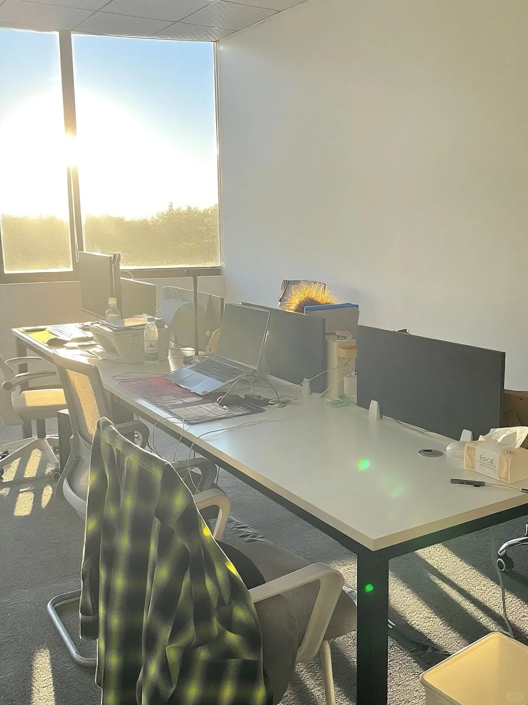 叫你来上班难道是害你吗？那是想让你快乐呀