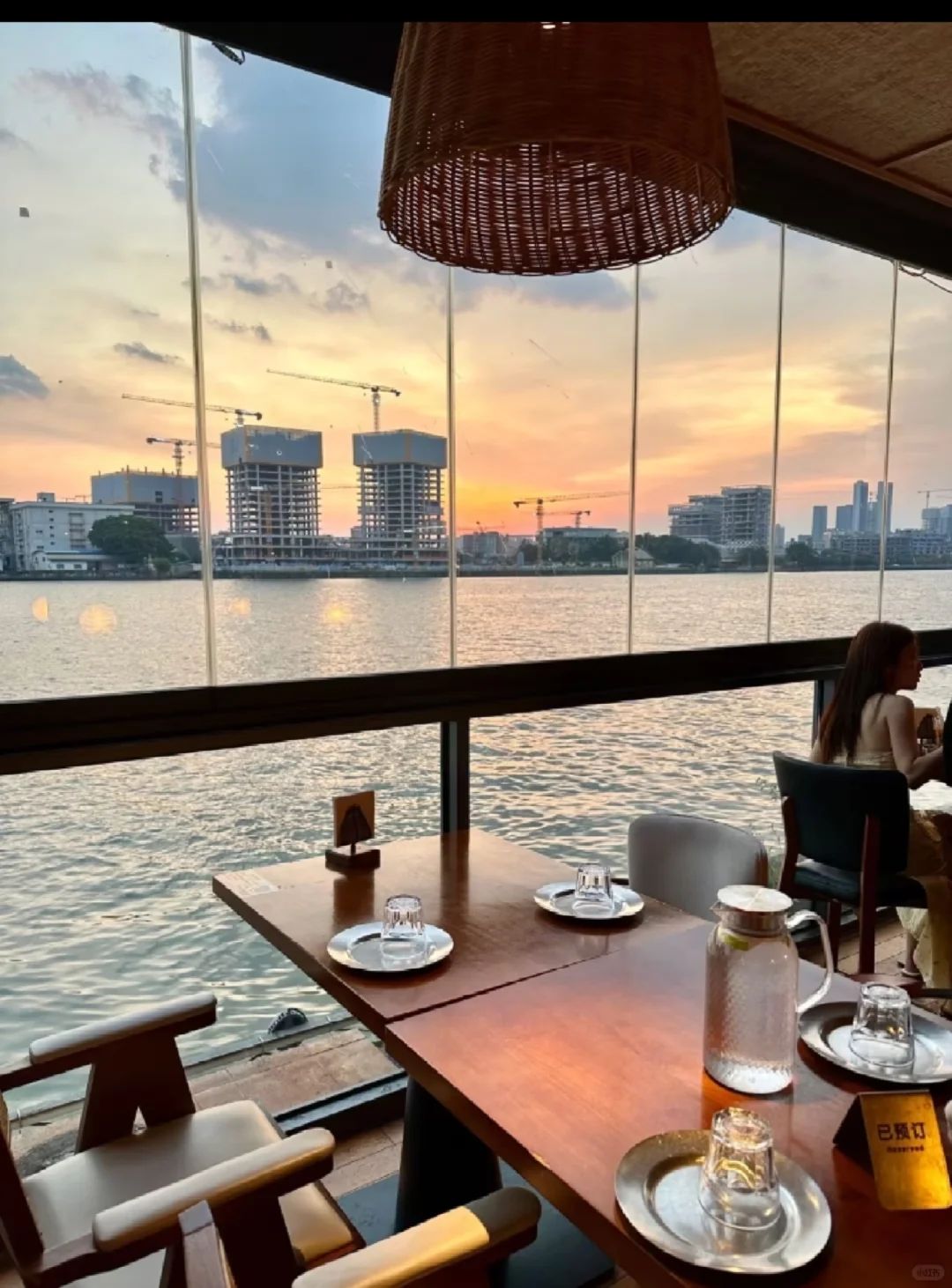 静吧店员8k包食宿