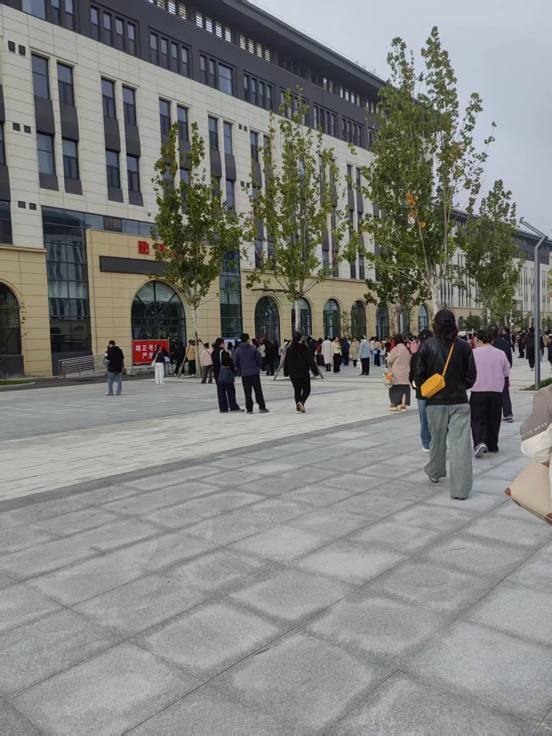 晋城市政公用集团考试现场，考生进场