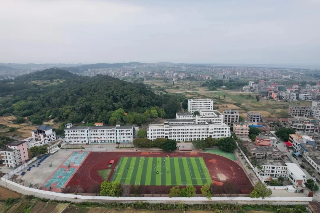 莆田市荔城区岱峰中学招聘，月薪4k+住宿！