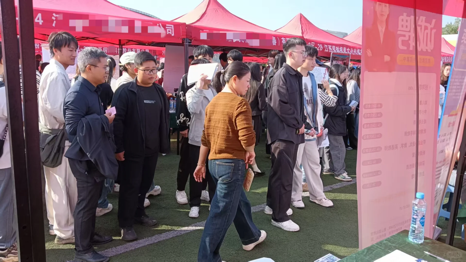 校园招聘会——我们在江西