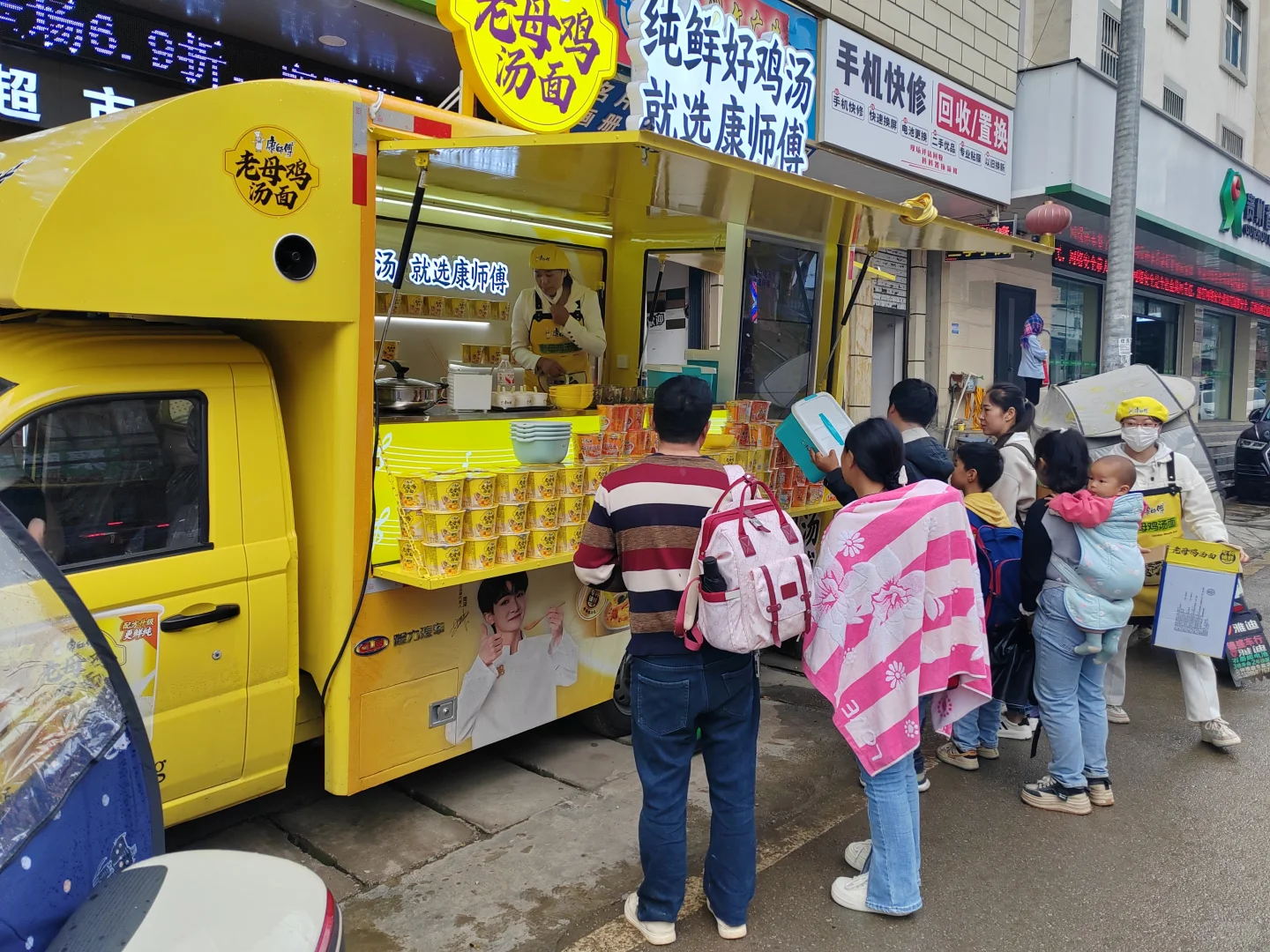 招康师傅方便面周末兼职促销员