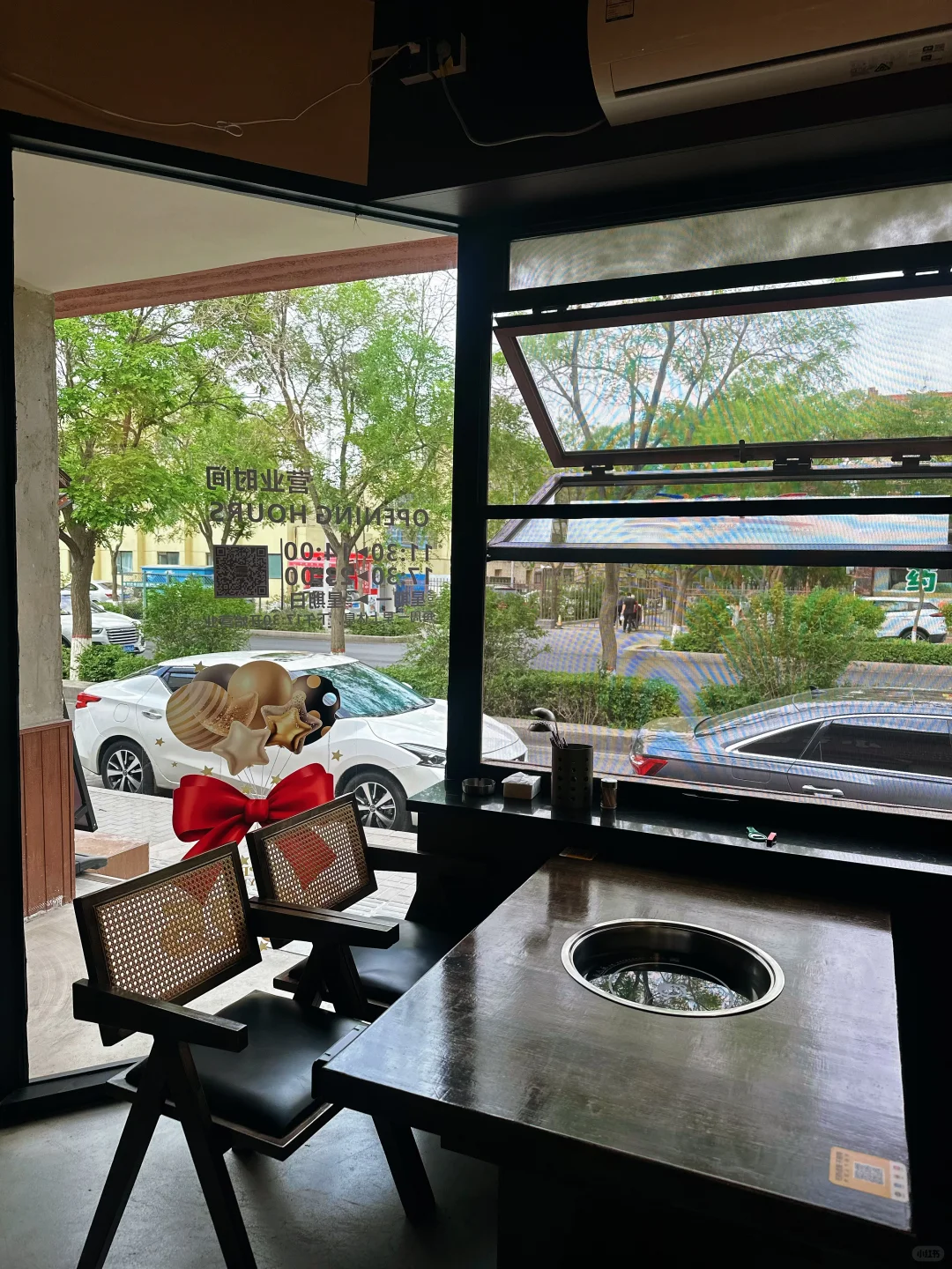 小石榴火锅局招聘前厅服务员！