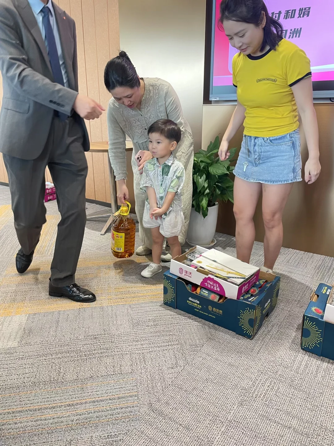 荆州外企，带娃上班