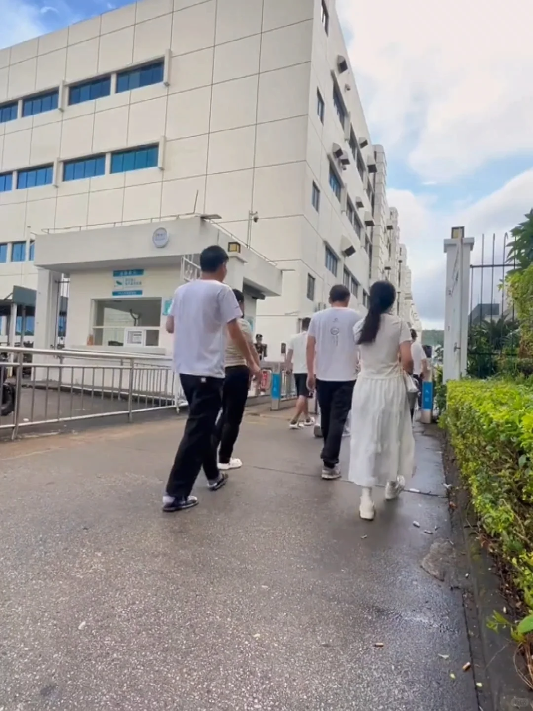 为了7200一个月，从云南到深圳进厂上班