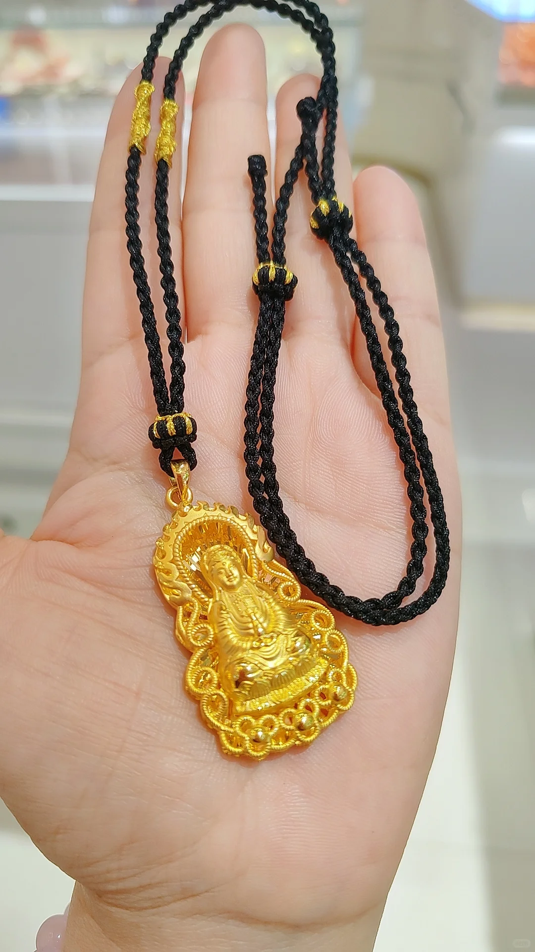 “男戴观音女戴佛