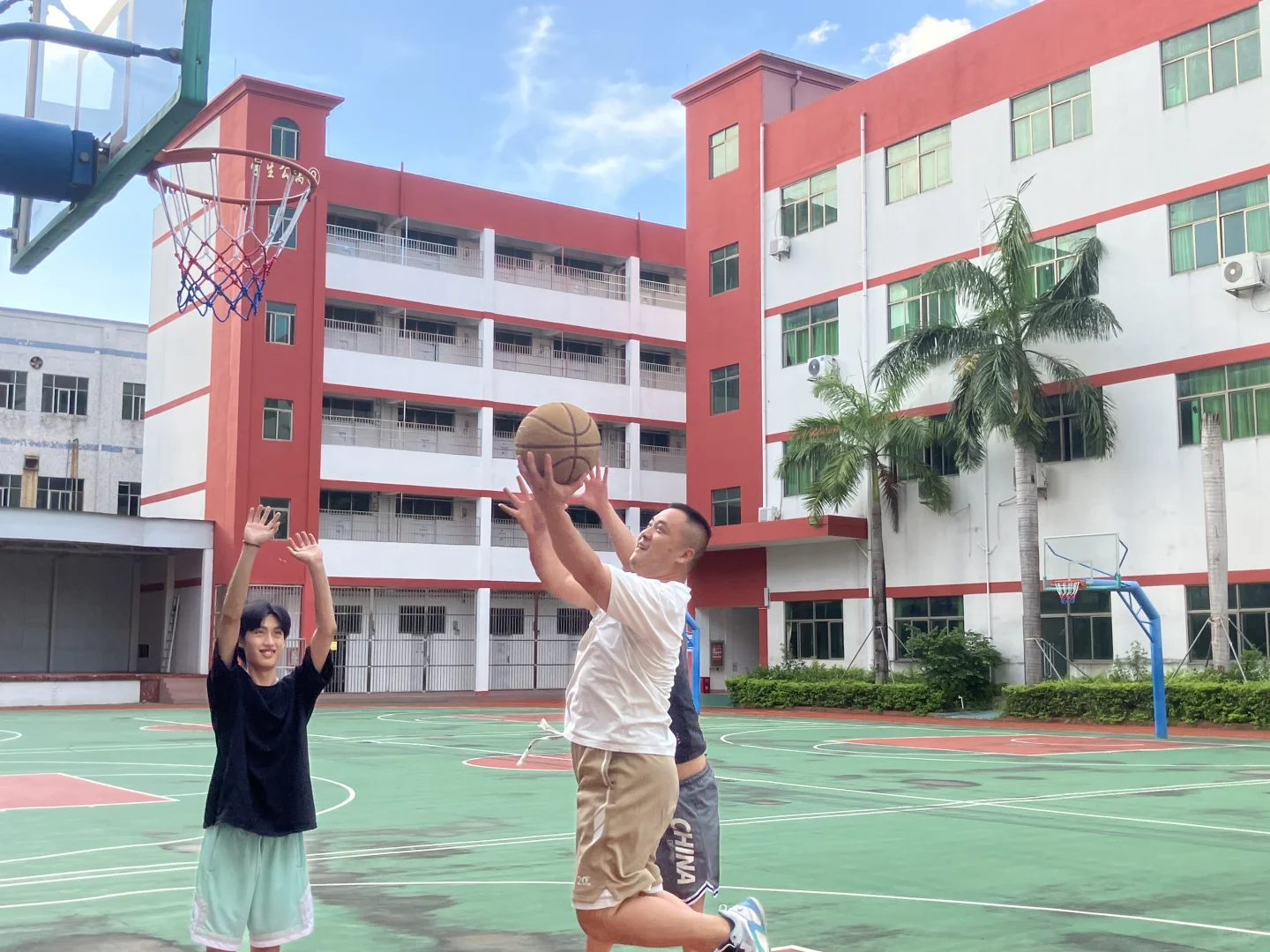 龙岗这边招聘实习生啦！！！