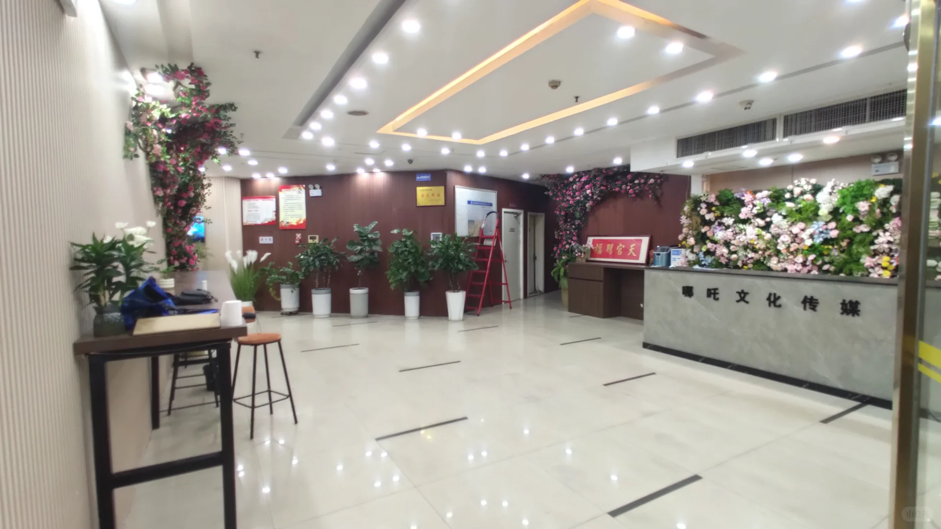 临沂河东吾悦附近招聘前台啦!