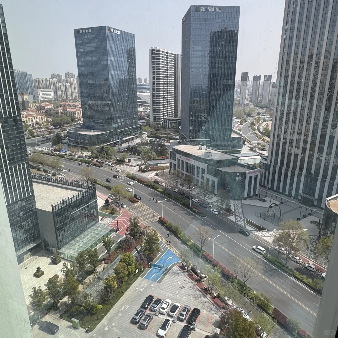 漯河双休～高铁站旁，环境优美。