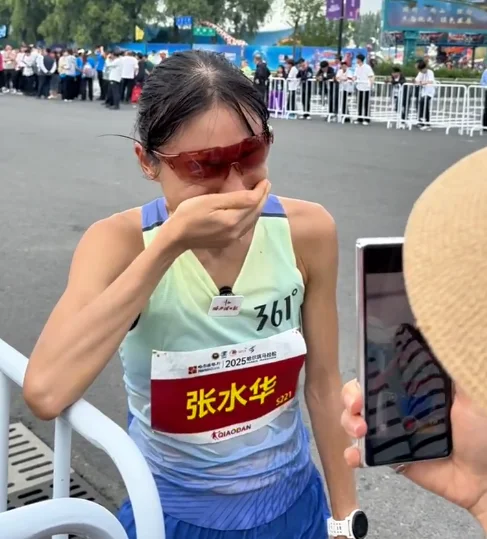 最快护士哭求领导调休，MCN：不要道德绑架