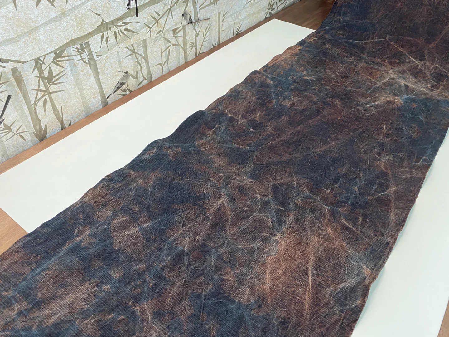 一卷废土风格的柿染布