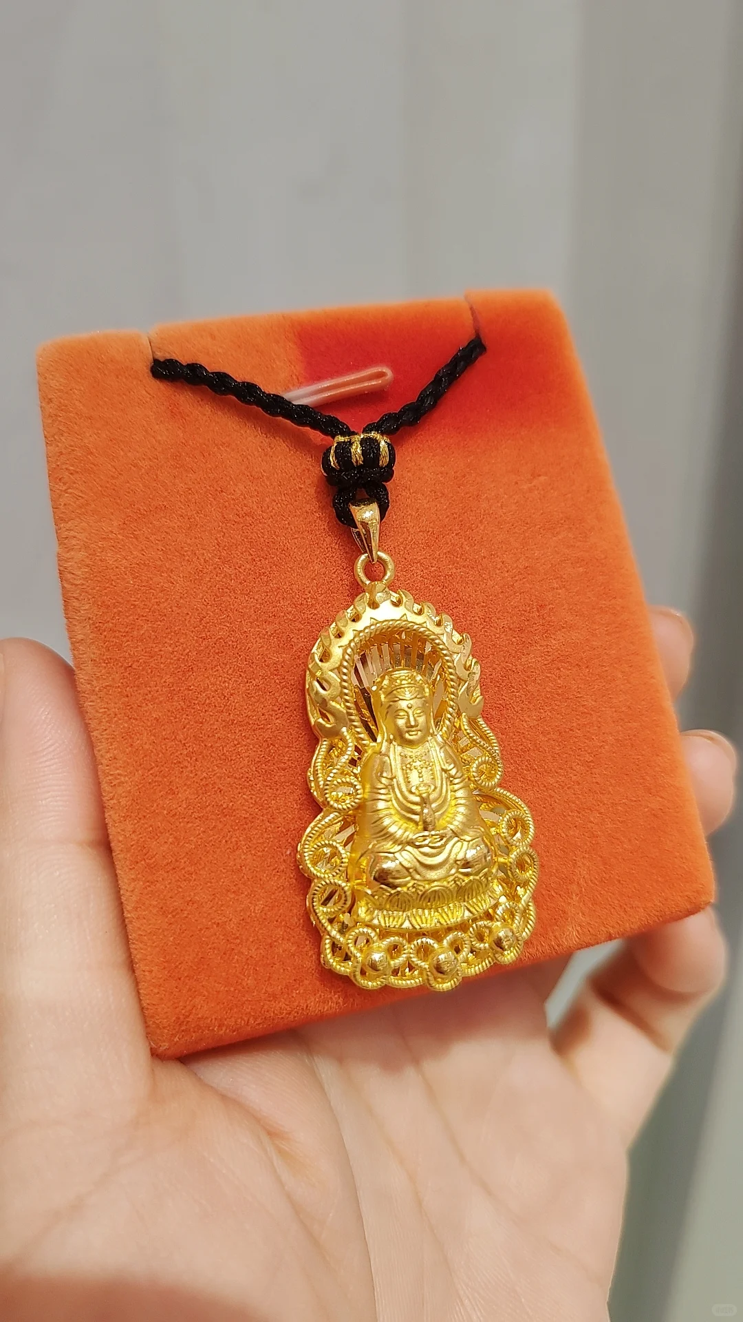 “男戴观音女戴佛