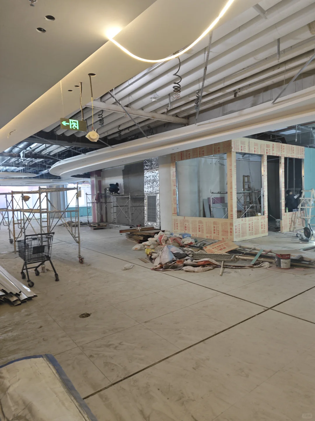 招人！！！二百多平宠物店装修中！