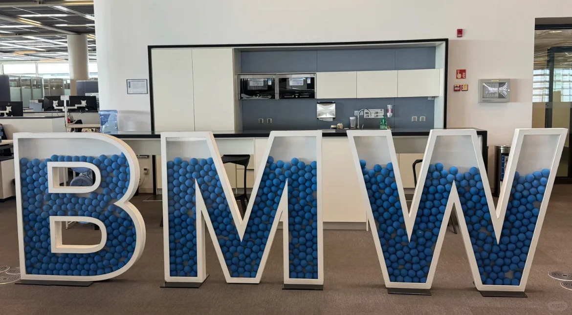 招聘宝马汽车主播，形象好，气质佳