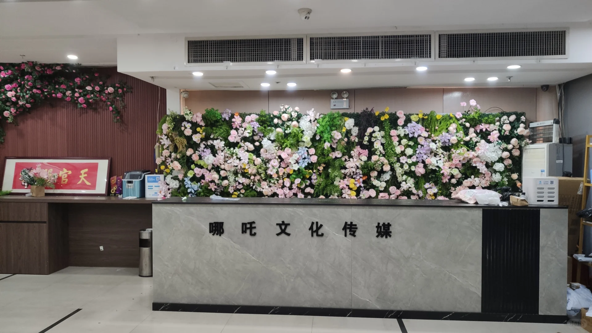 临沂河东吾悦附近招聘前台啦!