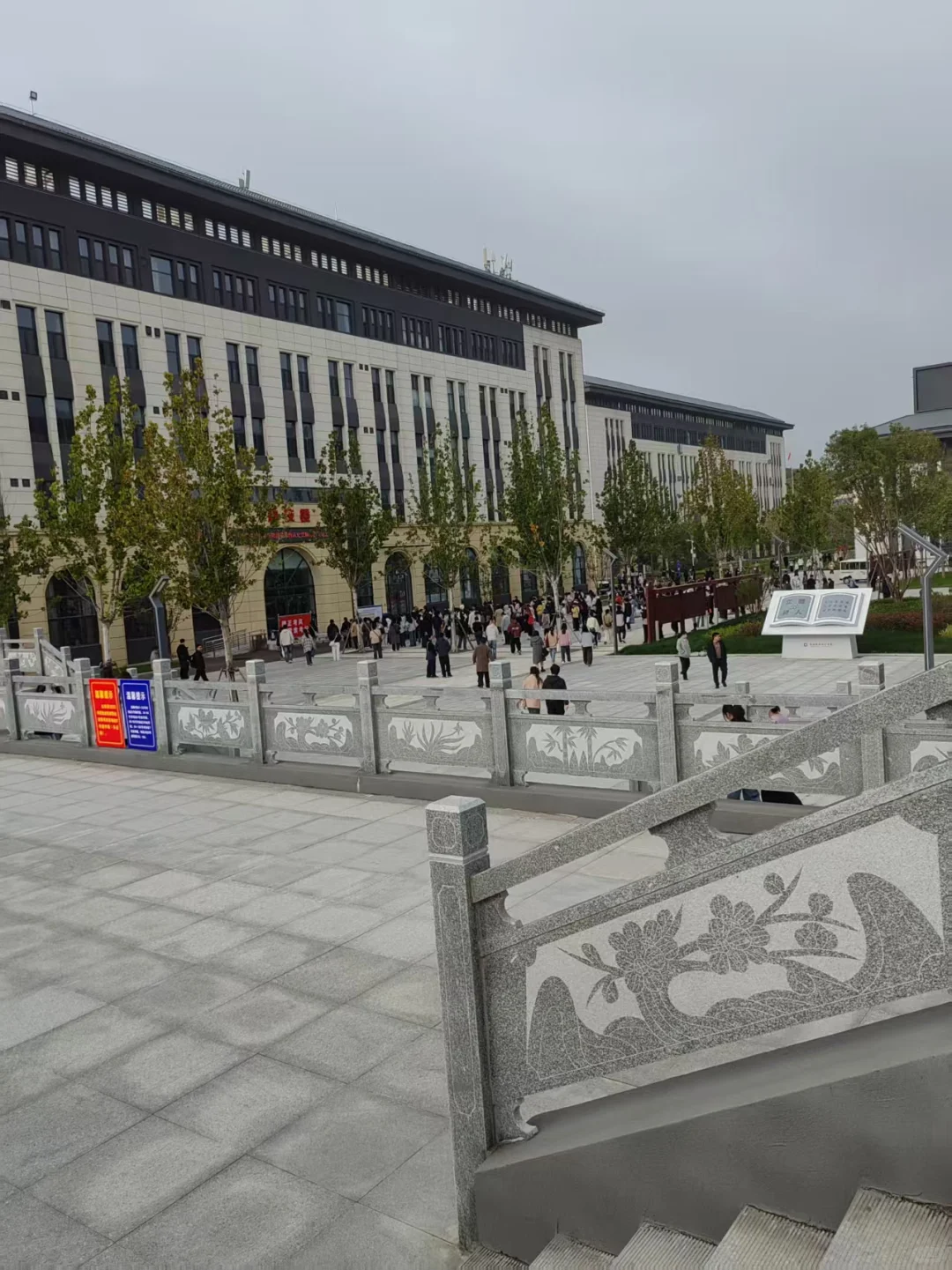 晋城市政公用集团考试现场，考生进场