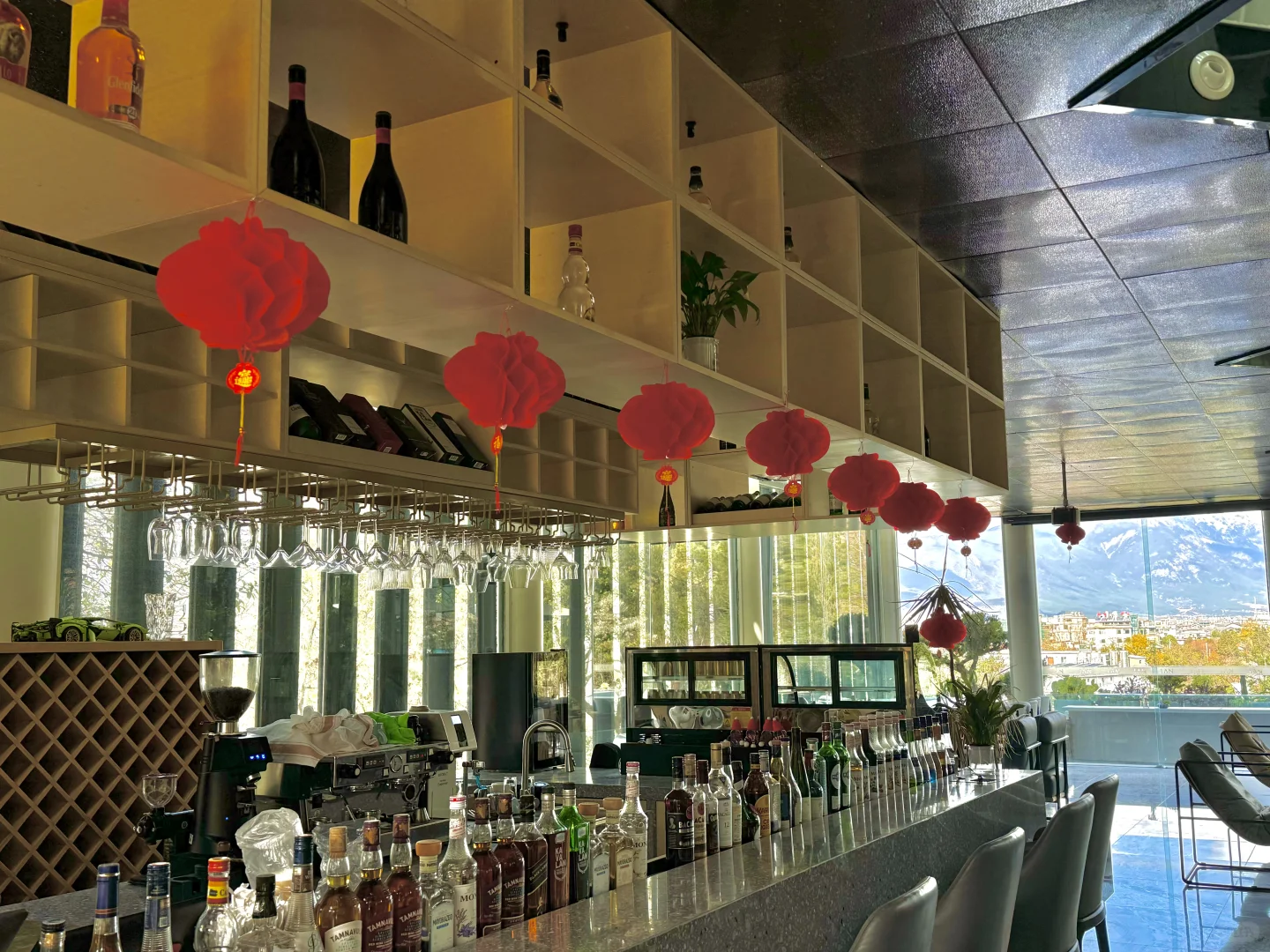 丽江招聘酒店前台
