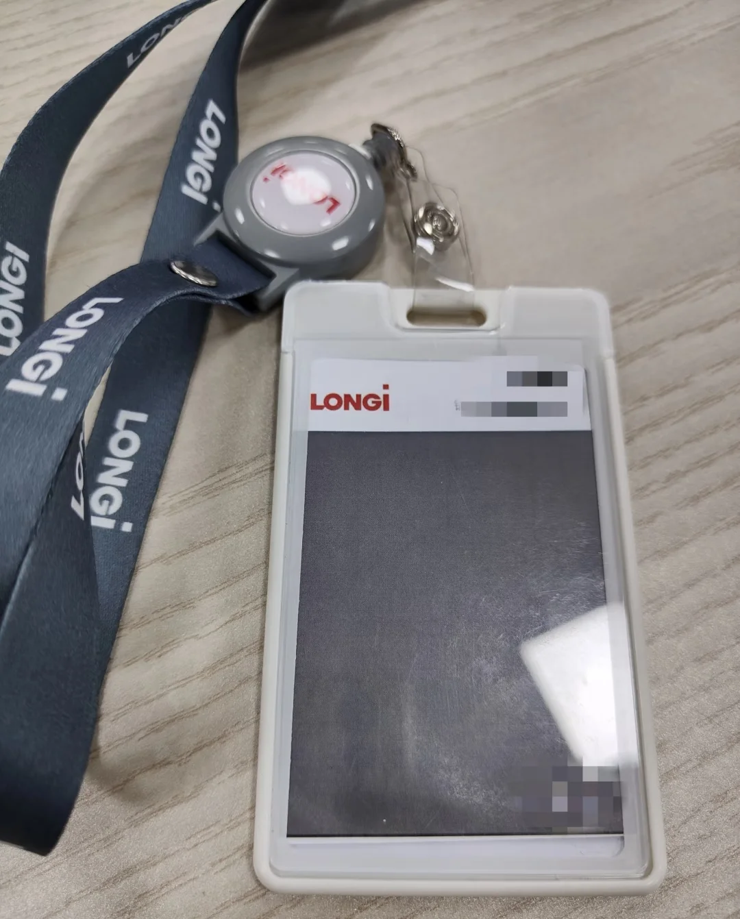 咸阳光伏厂，吃住免费，不穿无尘服！！！