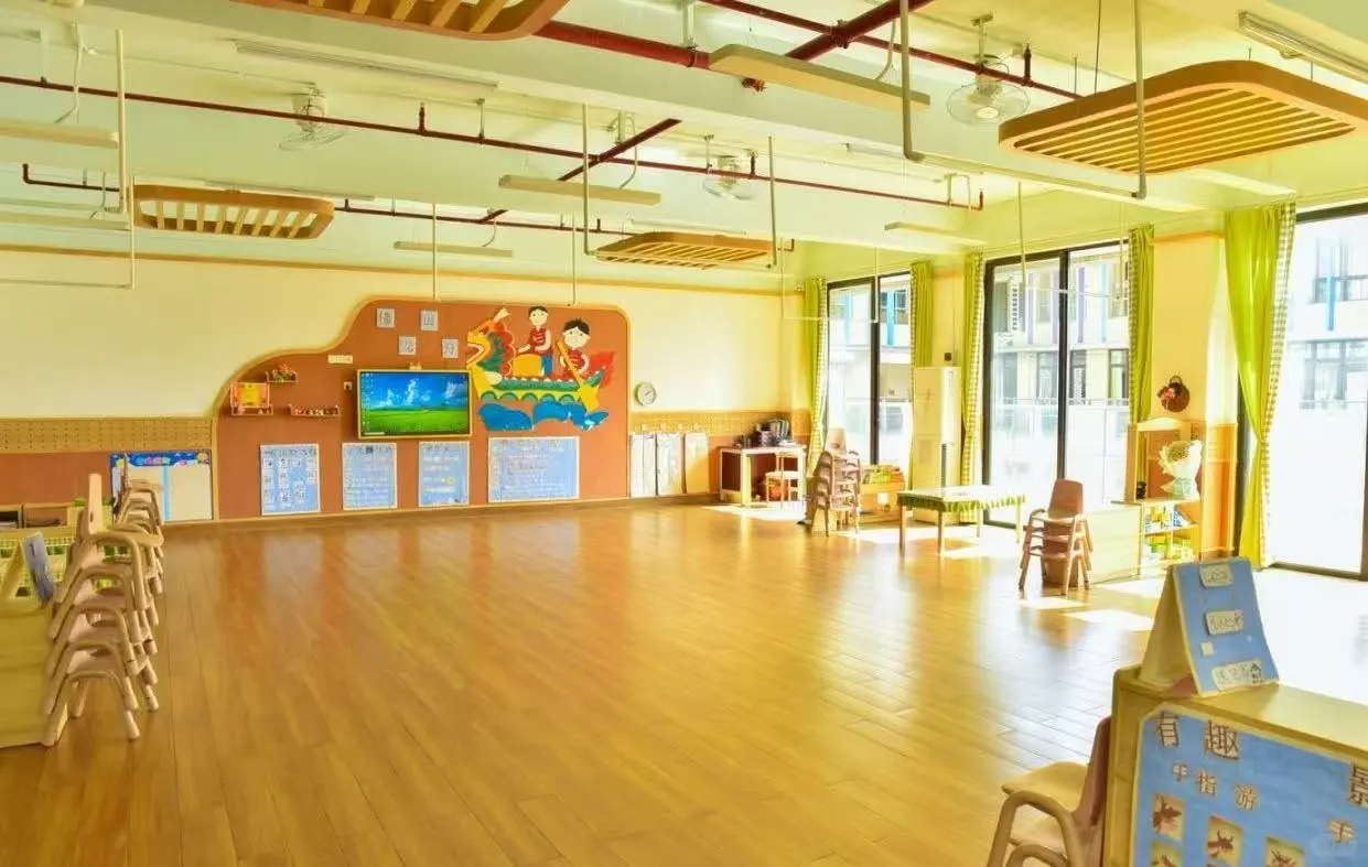 幼儿园招聘老师喇！啦啦啦！！！