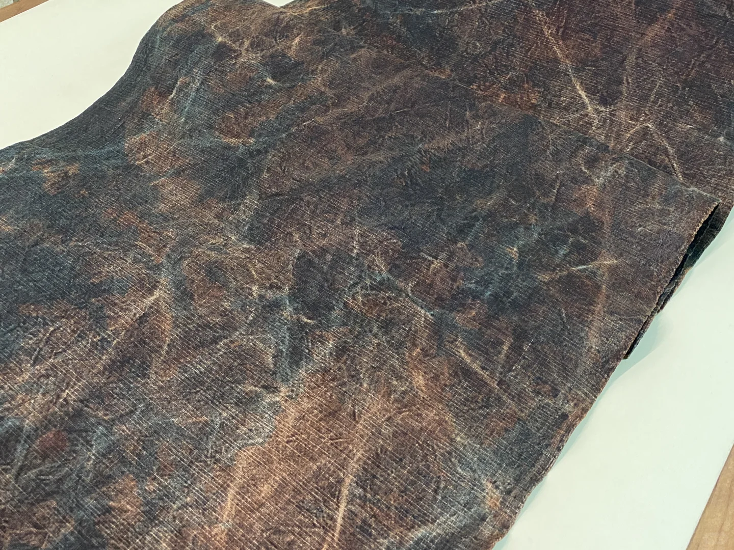 一卷废土风格的柿染布