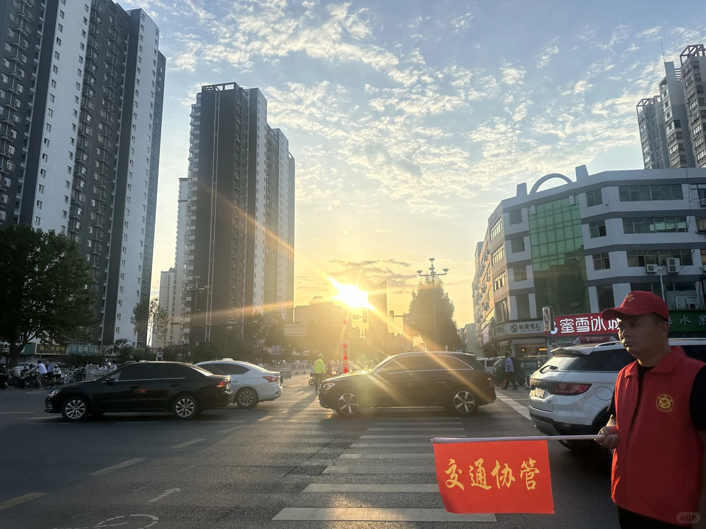 招聘啦 双休节假日休，电话销售，正规单位