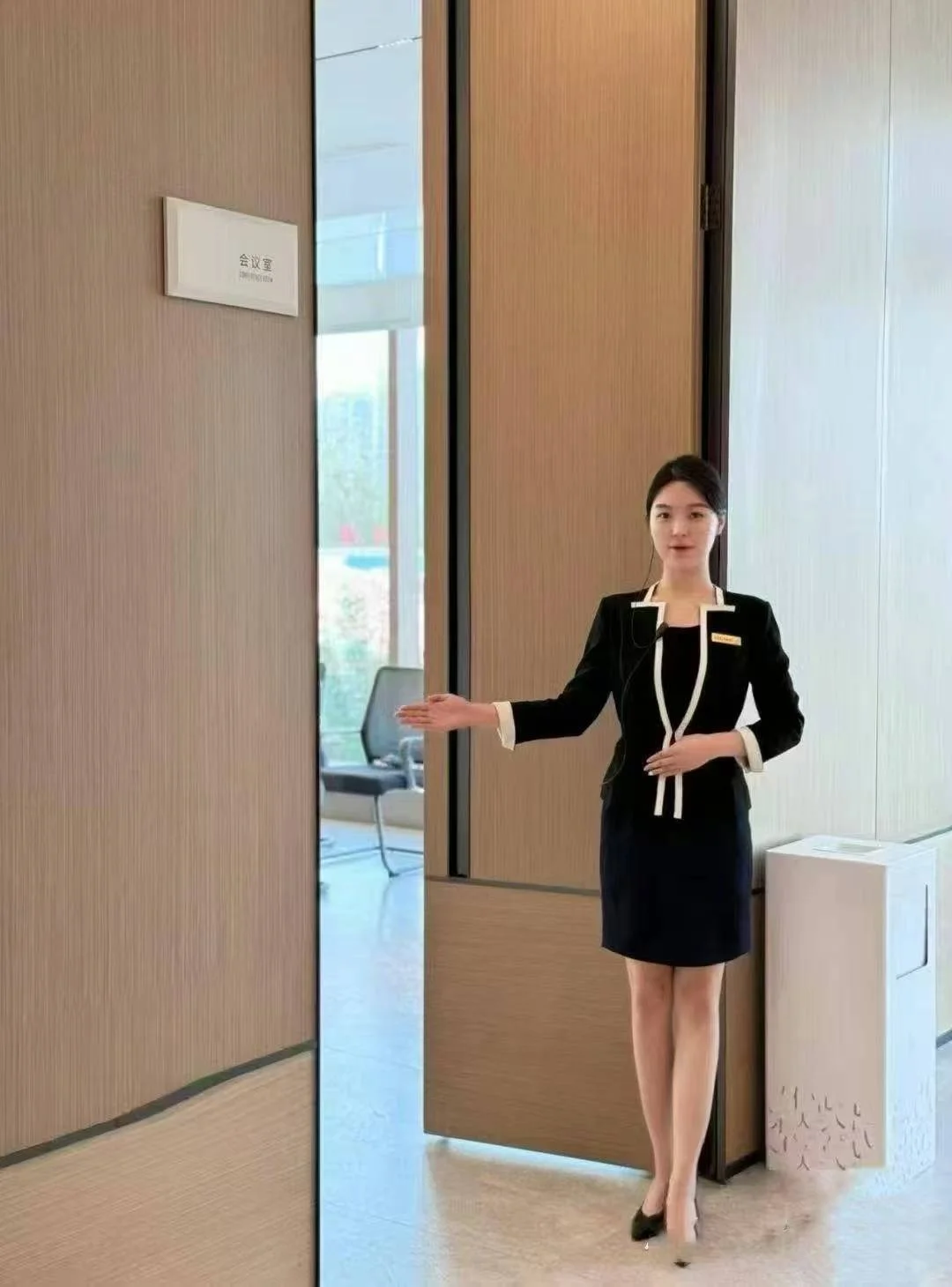 郑东新区某国企招聘会服人员