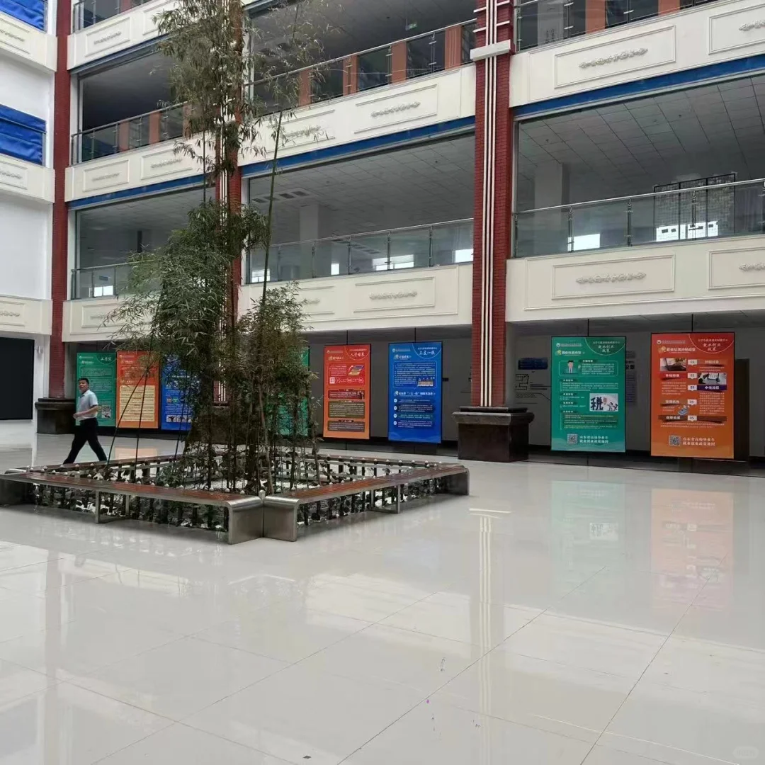 潍坊民办高校有愿意来的吗，双休，五险一金