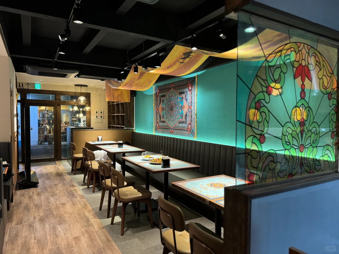 大阪前厅招人 吐鲁番新疆餐厅