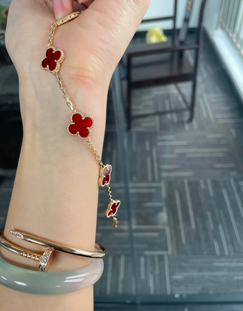 月薪1W+的我在二奢店拿下VCA红五花手链！