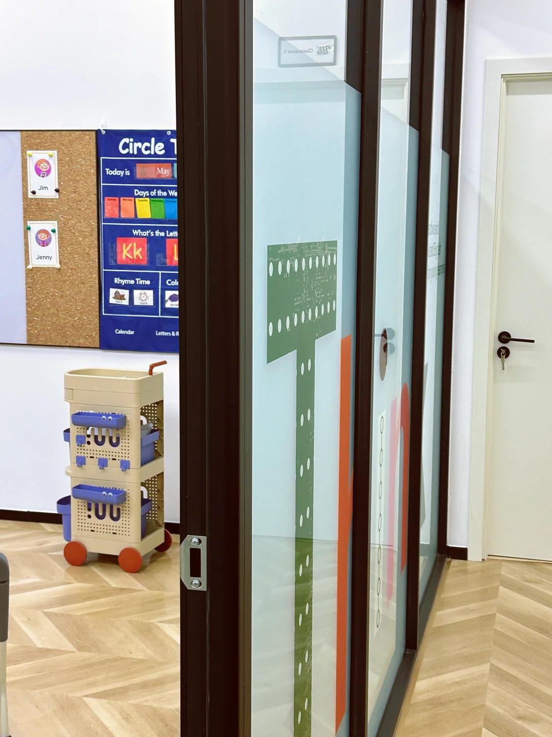 你们找不到工作，我招不到员工，哪里出问题