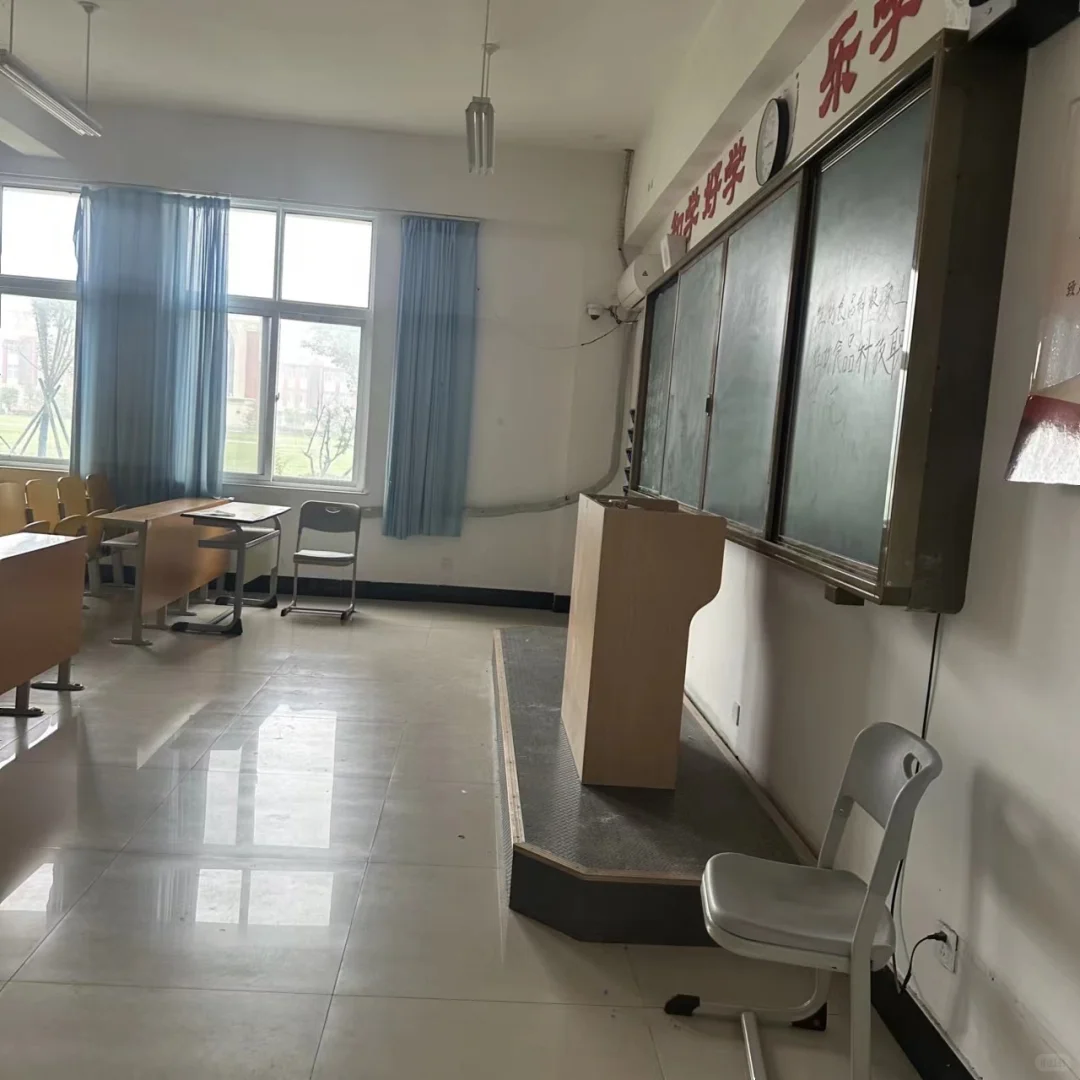 潍坊民办高校有愿意来的吗，双休，五险一金