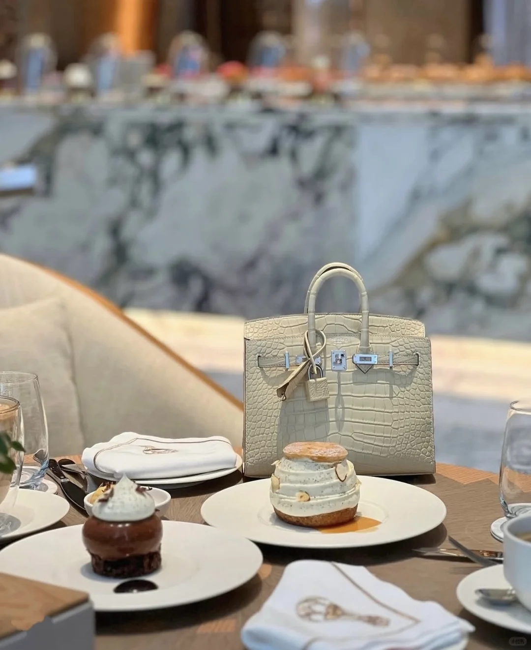 香港招聘资深化妆师（上海、深圳面试）