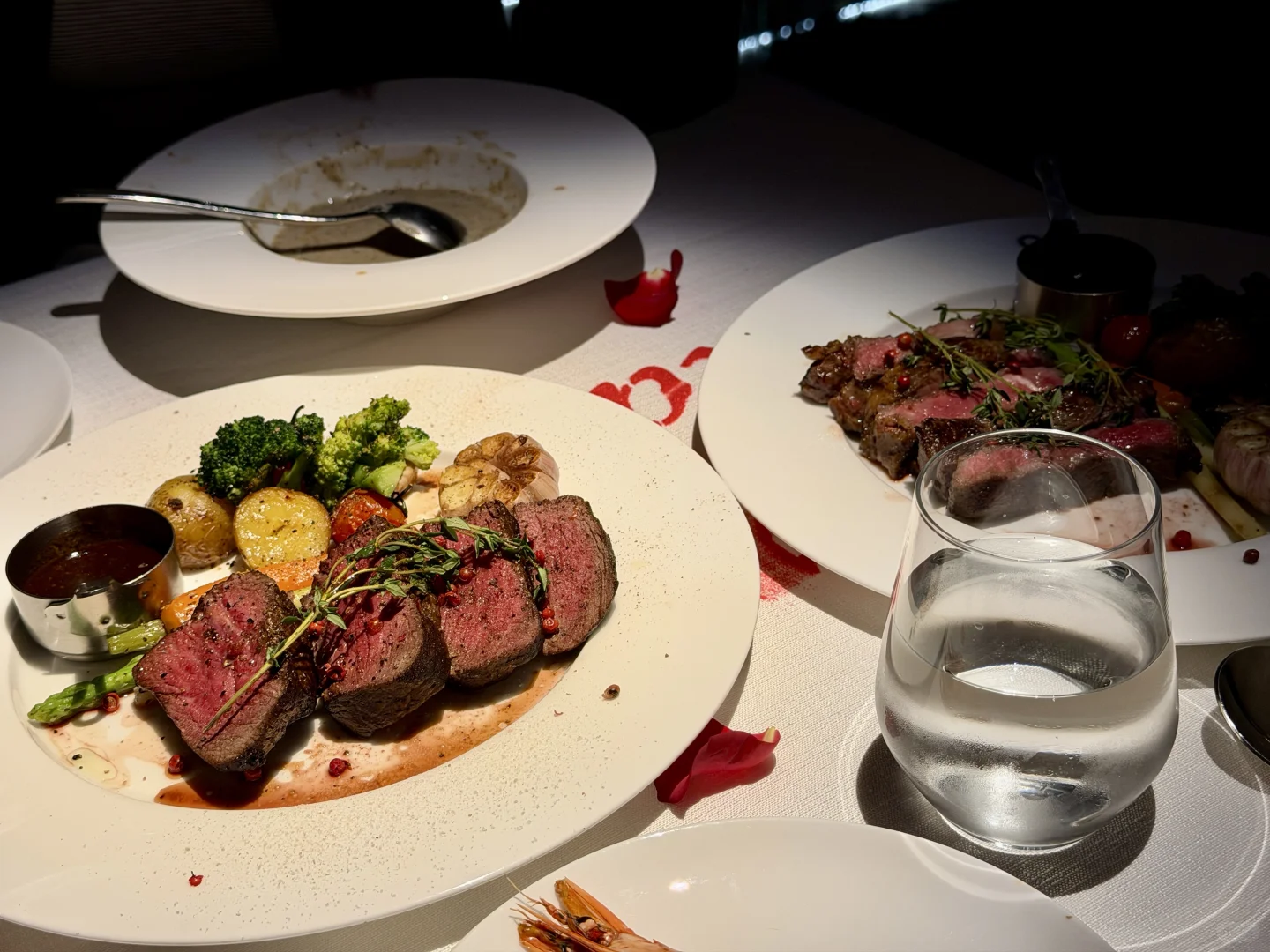 搬离了张爱玲幼居的街区