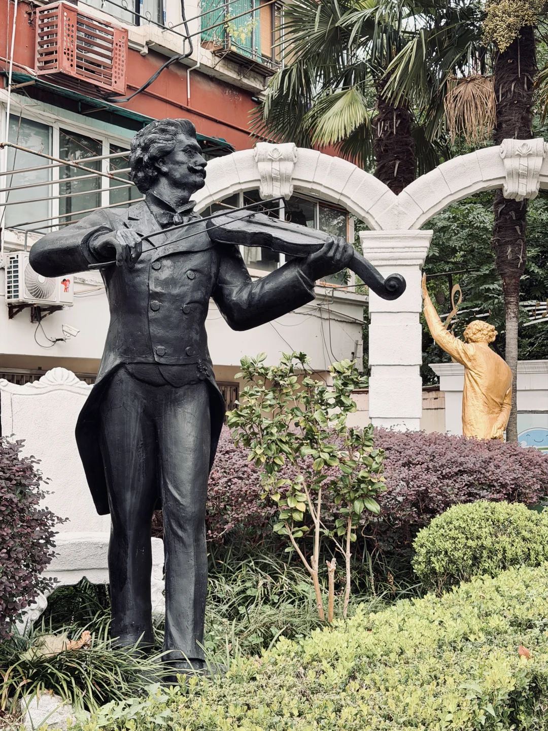 搬离了张爱玲幼居的街区