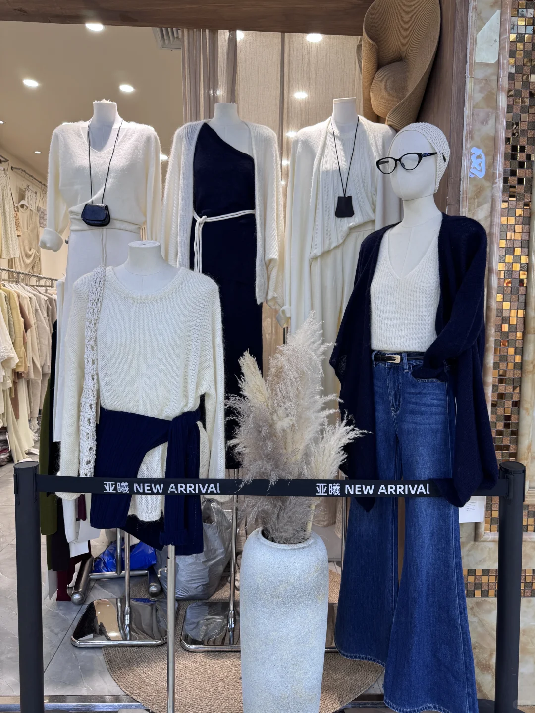 哈尔滨服装店招聘老板事少都是年轻人有干？