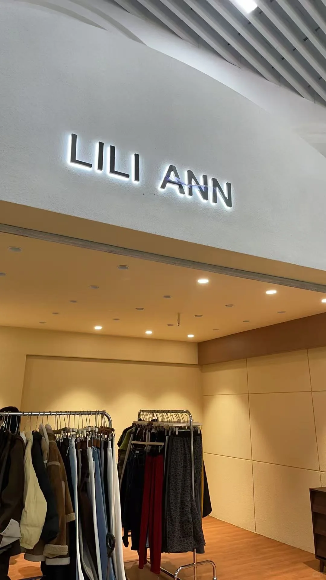 急招聘服装直播助理1名