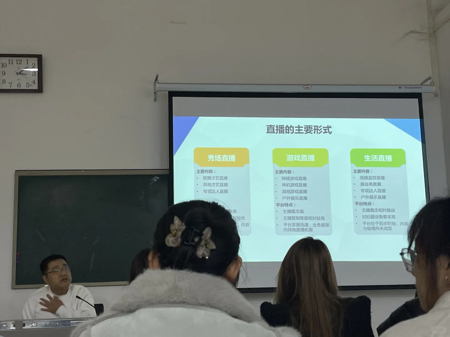今日份师范学院招聘会