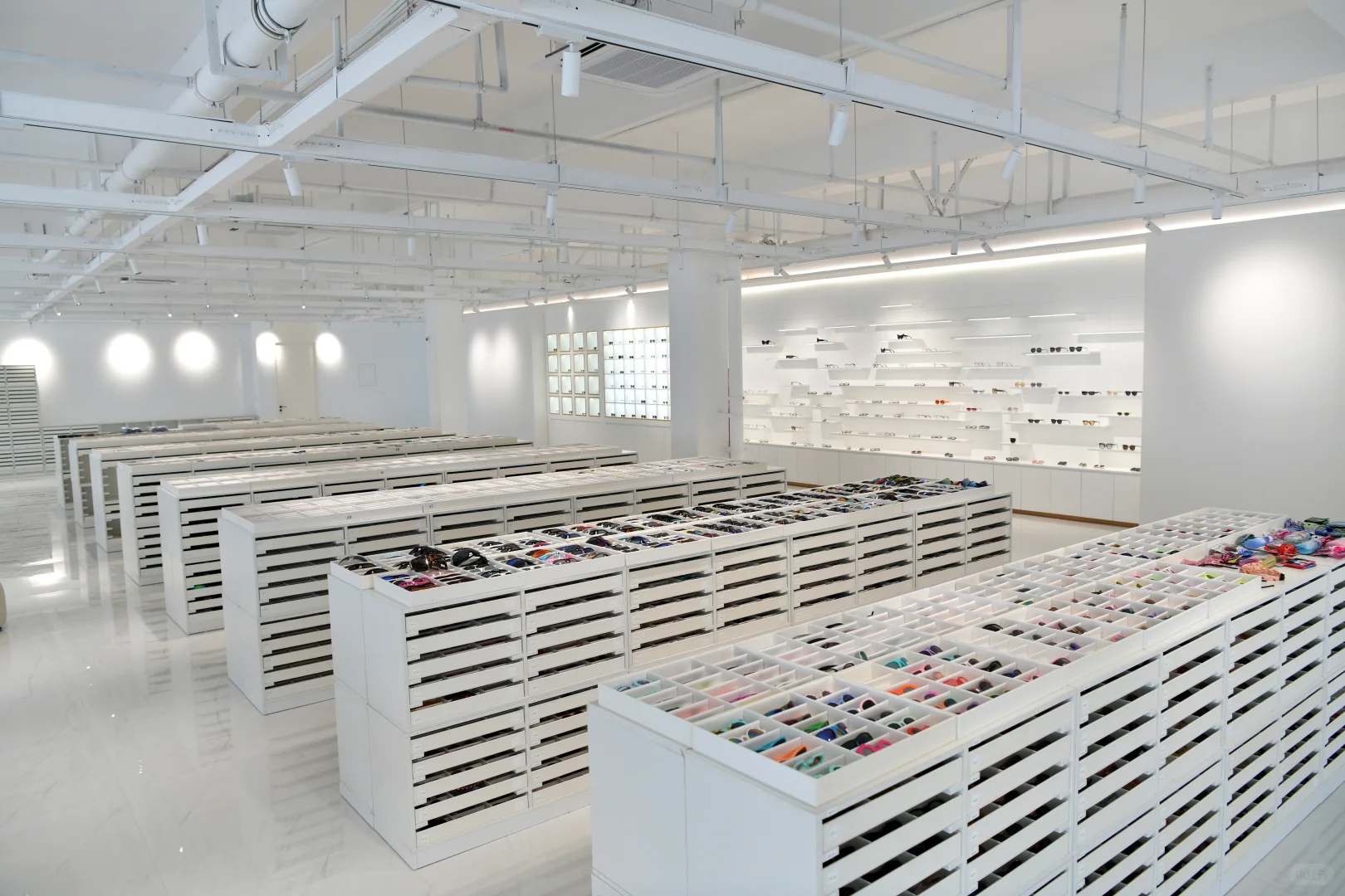 工贸企业招聘外贸业务员（周末双休）