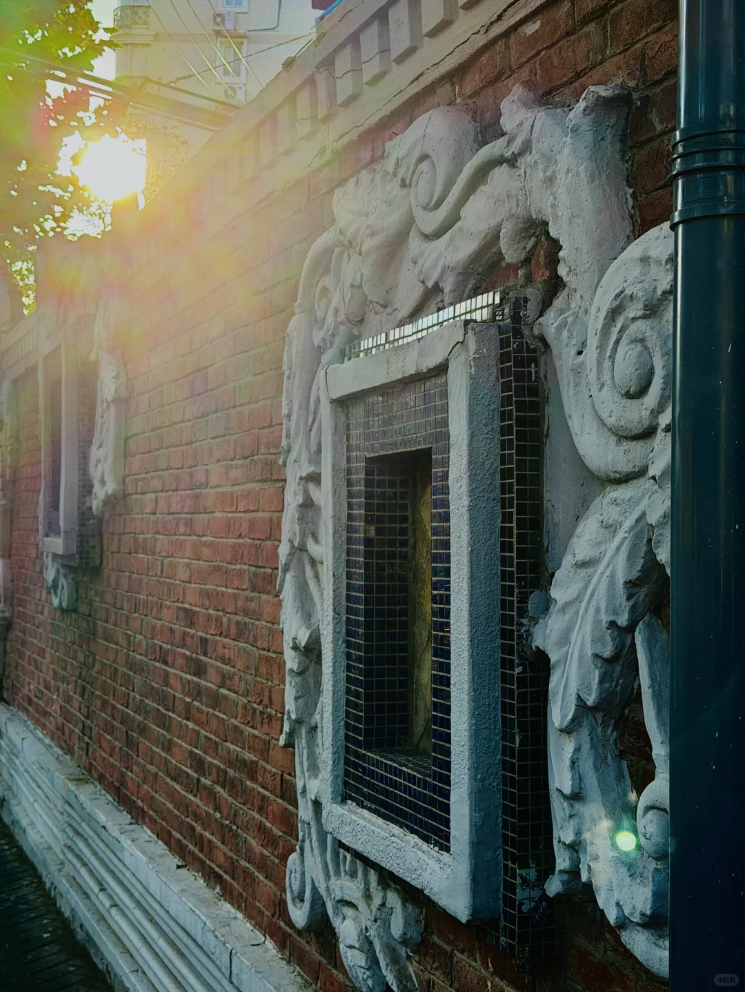 搬离了张爱玲幼居的街区