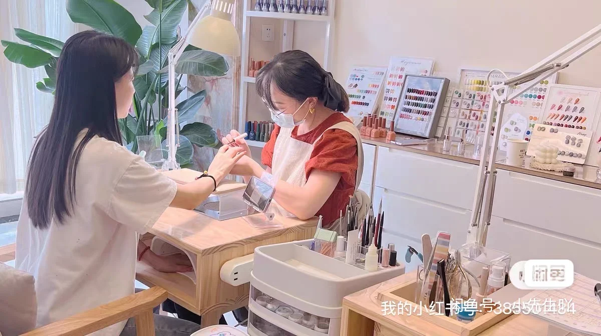 招聘合伙人美甲美睫师