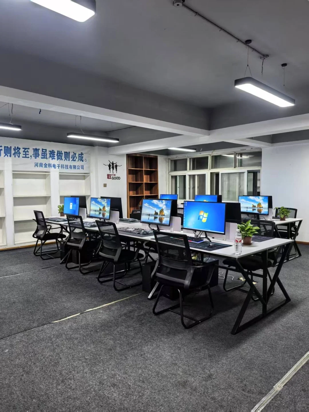 来几个有上进心的同龄人