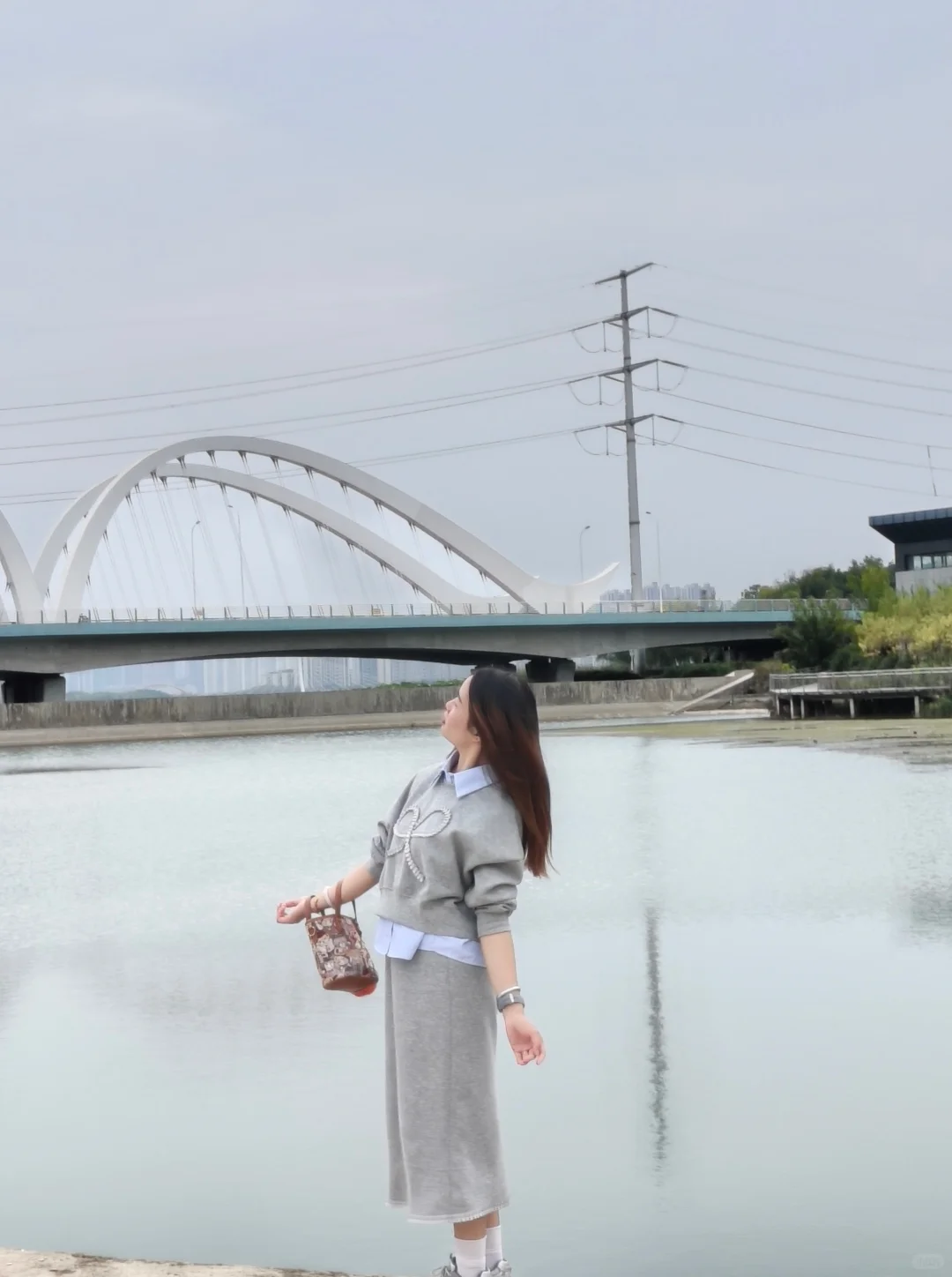 我有钱我不给你花嘛 我还想给你提路虎揽胜呢