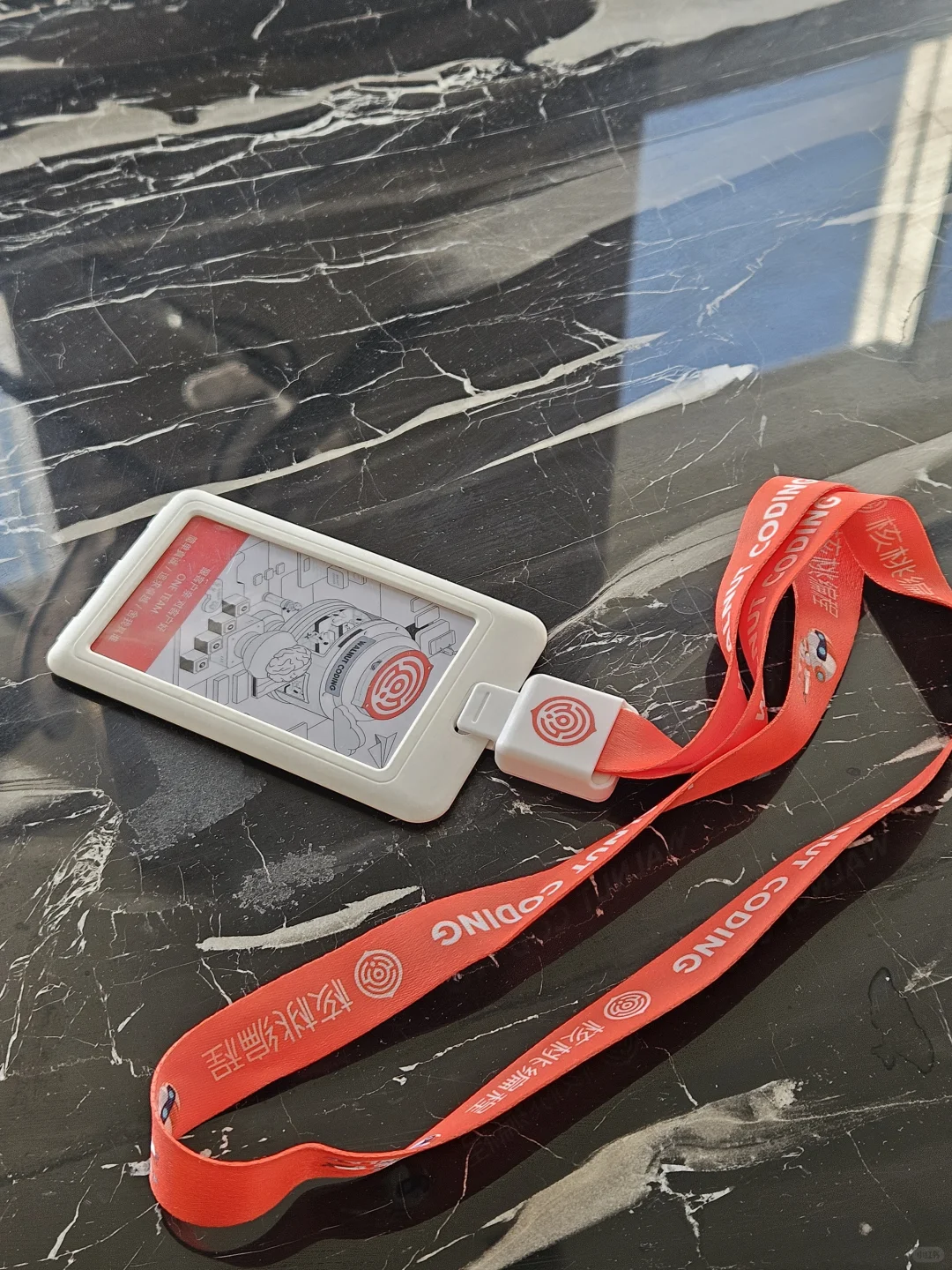 在武汉，销售就销售吧，毕竟六险一金还包吃