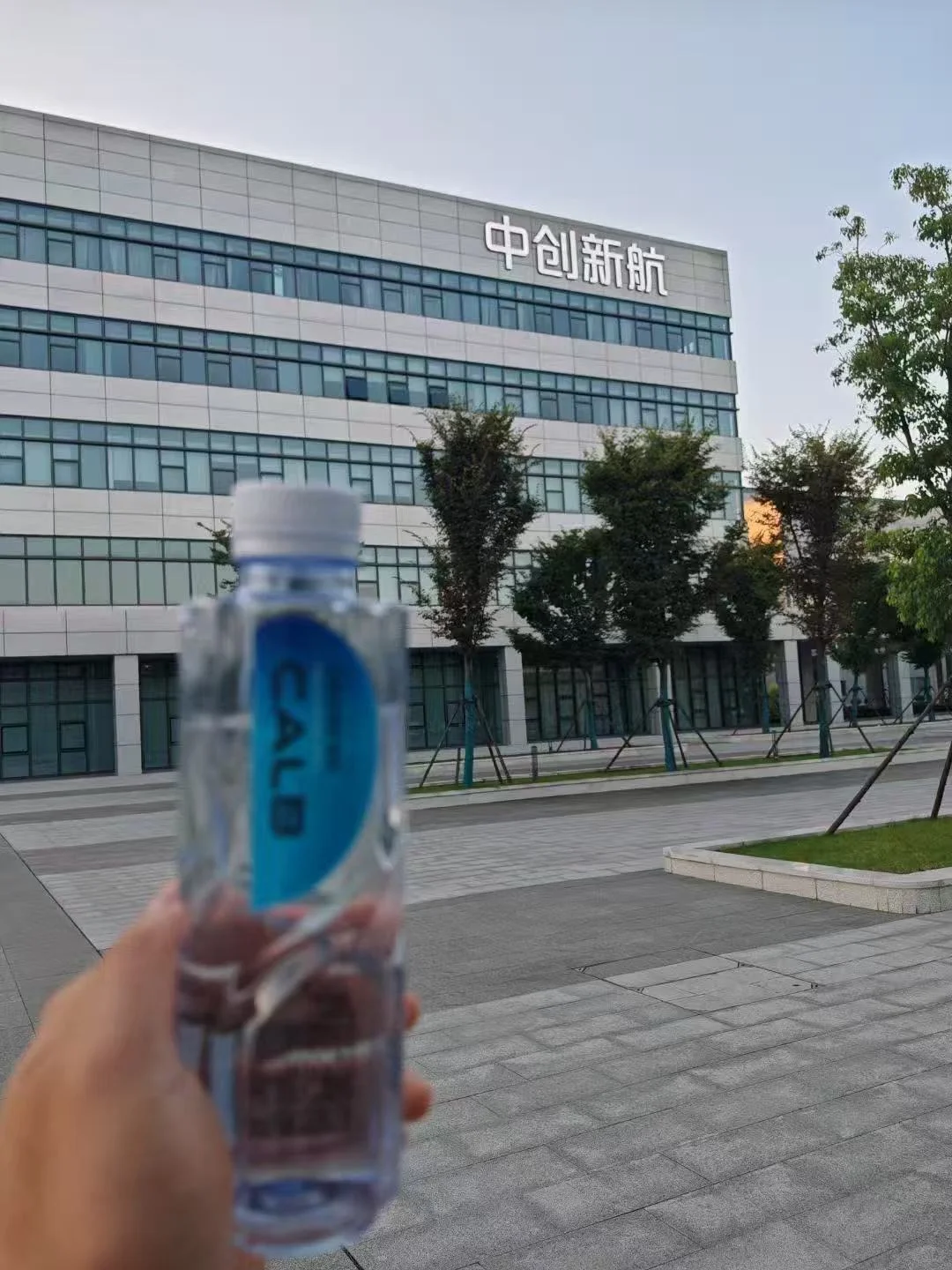 我也不想进厂啊 但一个月7000多是真的爽