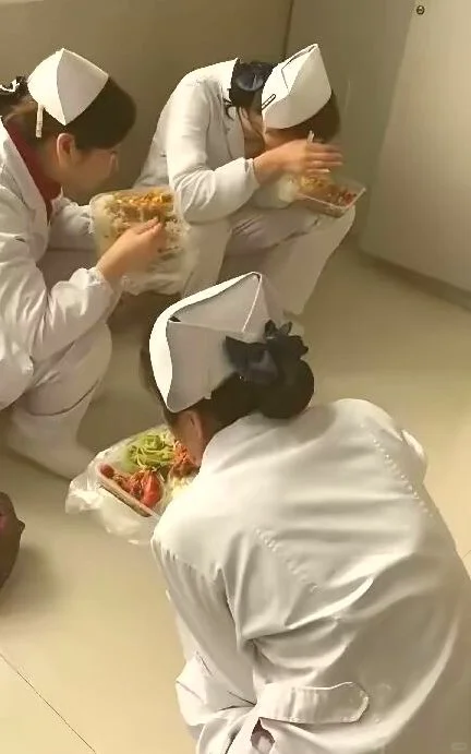 对实习小护士好点吧！