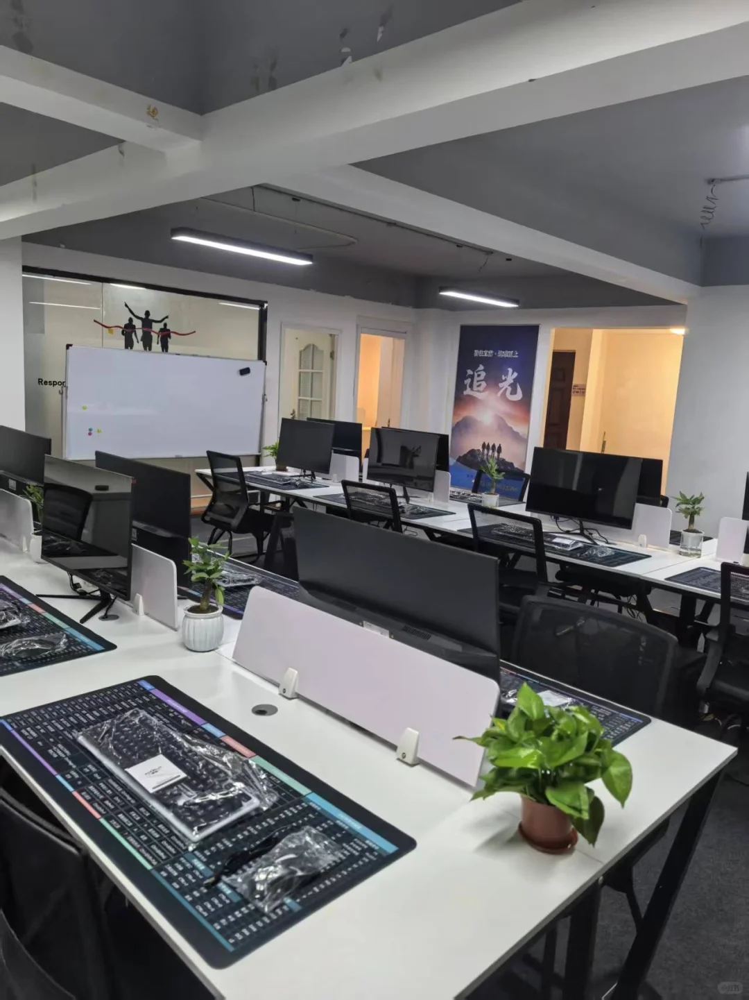 来几个有上进心的同龄人