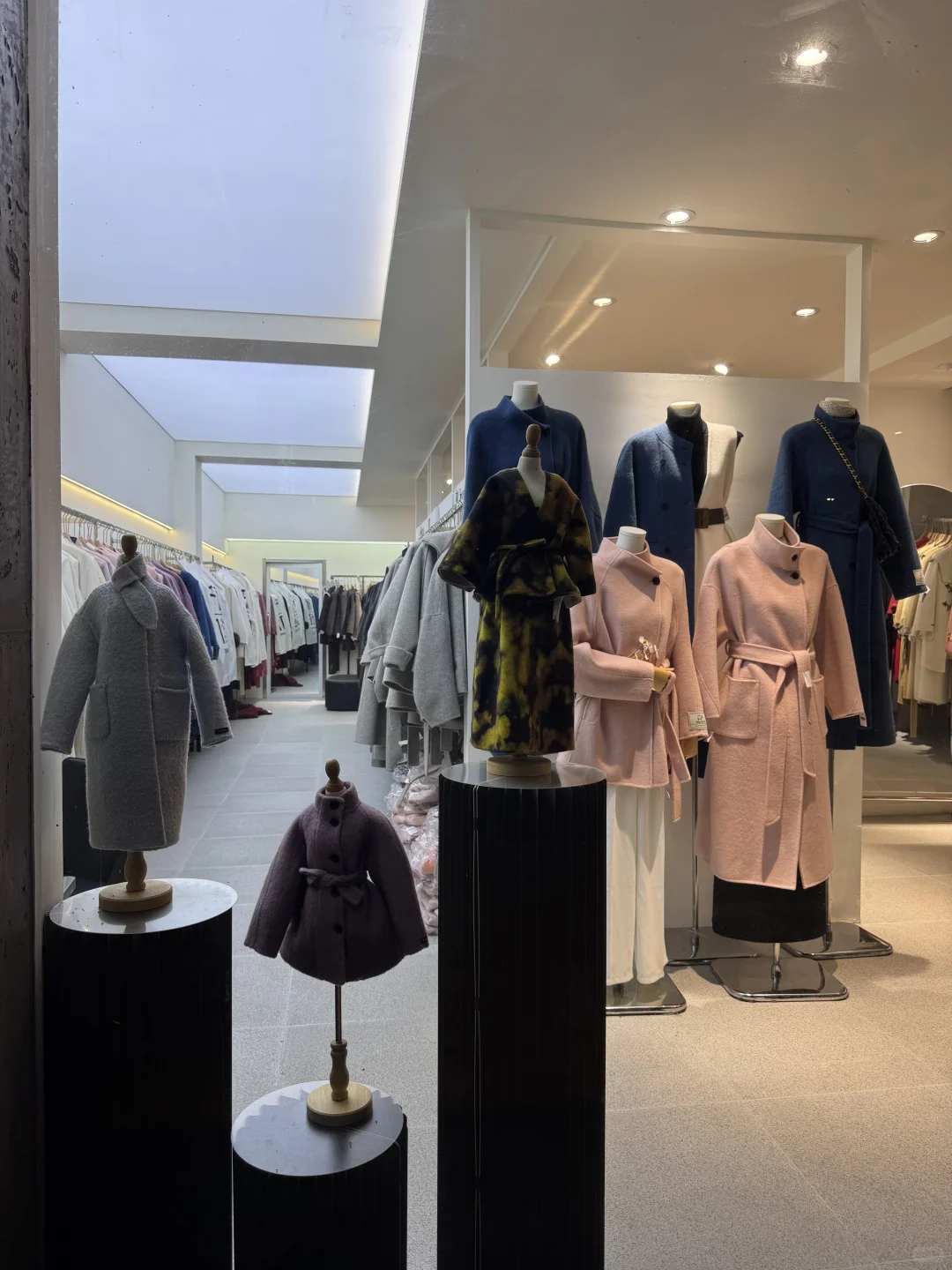 招聘！招聘！招聘！ 羊绒大衣档口招小妹