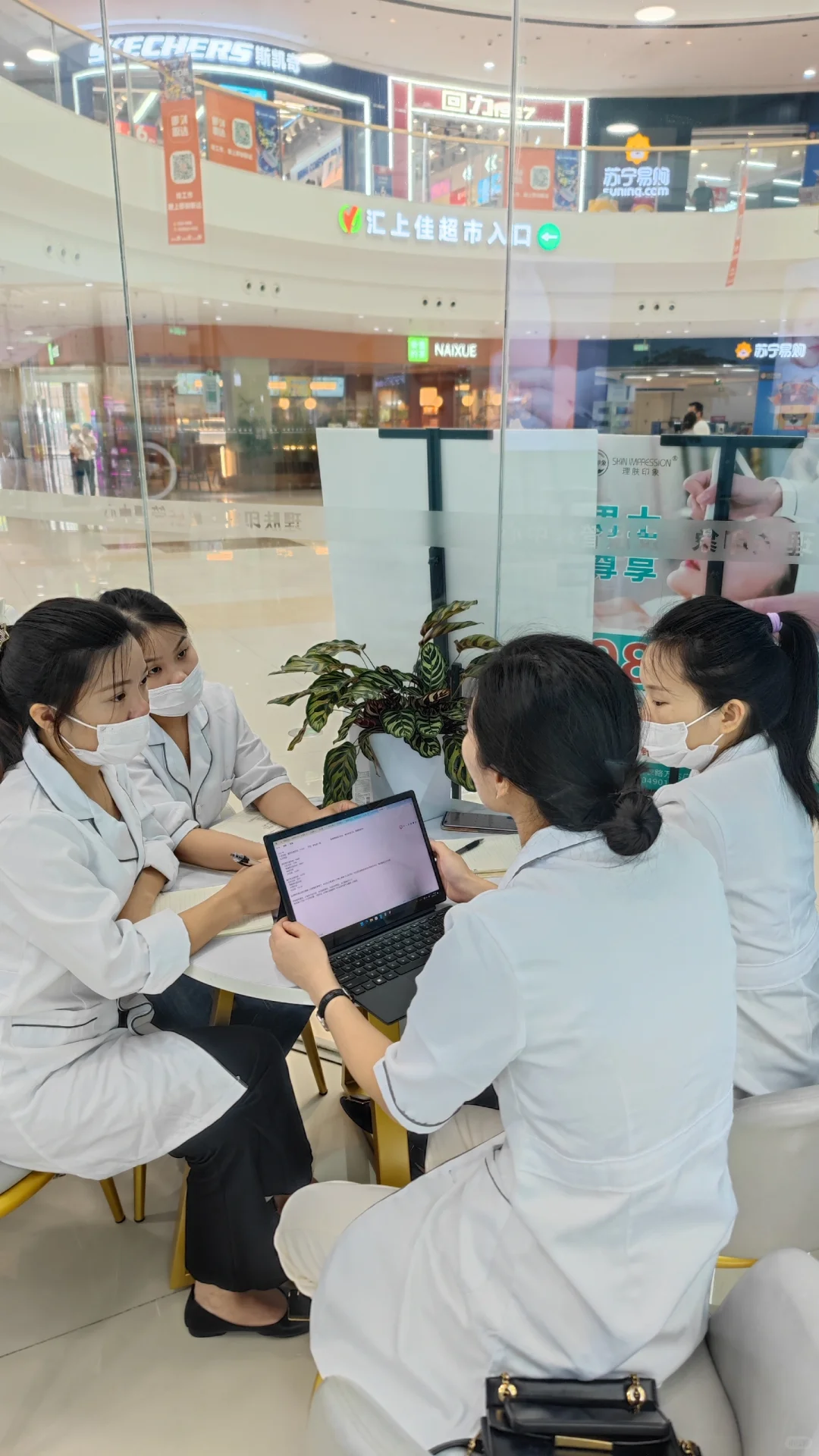 招聘啦，在贵港万达