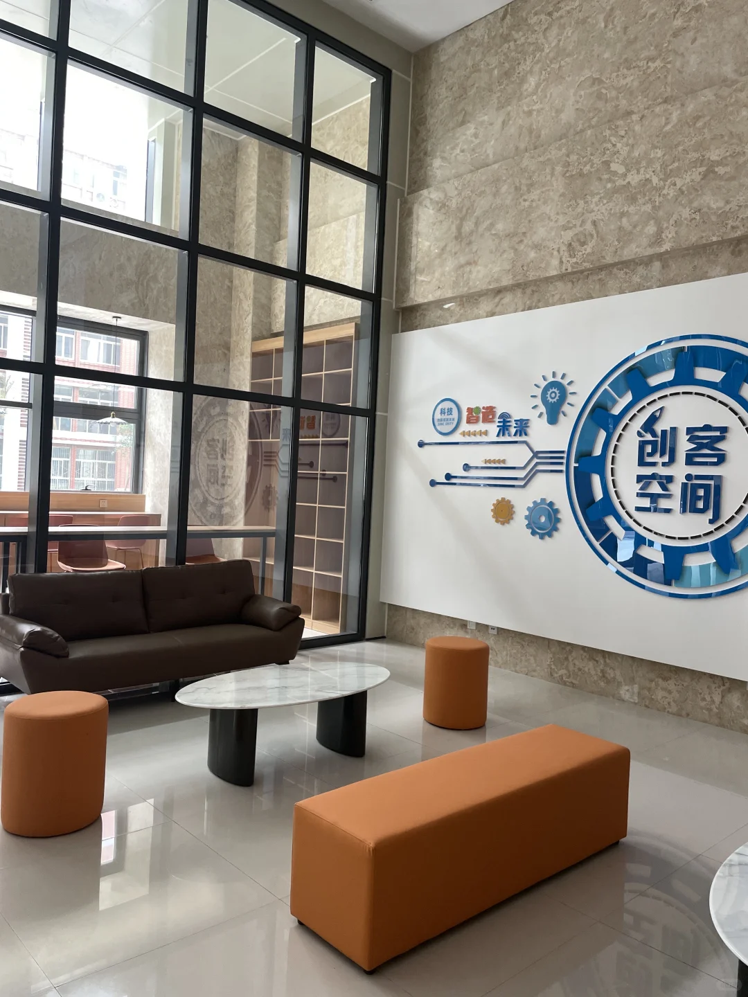 在新乡学院里的公司～再不找工作就过年啦～