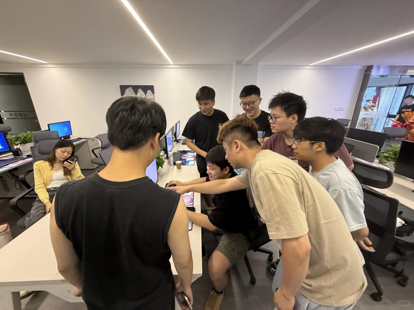 成都一群年轻人的电商公司